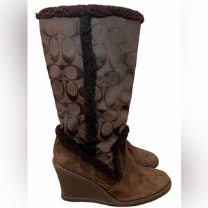 COACH signature Jordana wedge boots. 🖤🤎